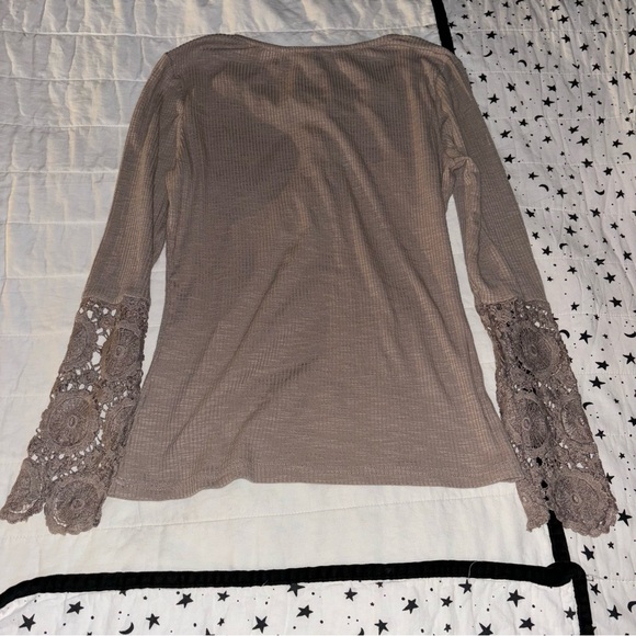 Kancystore brown long sleeve shirt with lace sleeves. Size M. - Picture 2 of 6